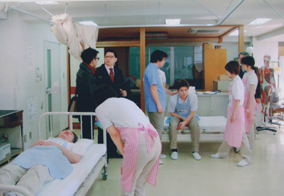 TS Lê Minh Tiến thăm cơ sở đào tạo điều dưỡng Nhật Bản. TS Lê Minh Tiến thăm cơ sở đào tạo điều dưỡng Nhật Bản