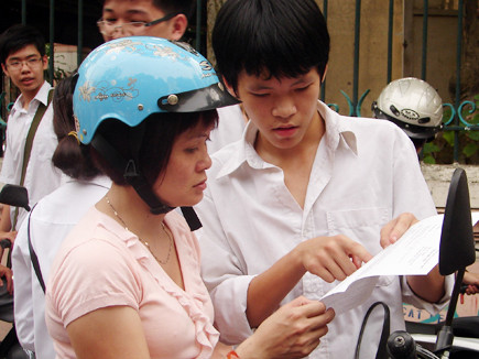 Phụ huynh, học sinh đang vào mùa luyện thi cho các kỳ tuyển sinh sắp tới