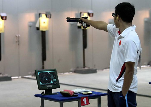 Xạ thủ Xuân Vinh mang về chiếc HCV thứ 34 cho đoàn Việt Nam. Ảnh: Vnexpress