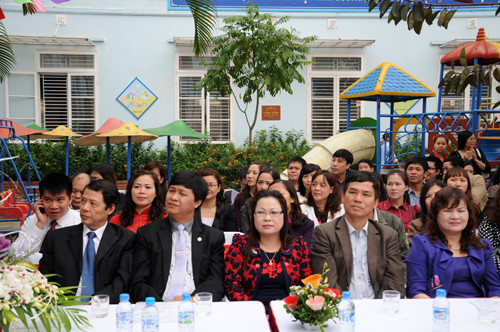 Các đại biểu Sở giáo dục và đào tạo Hà Nội, Phòng giáo dục đào tạo quận Thanh Xuân tham dự buổi lể