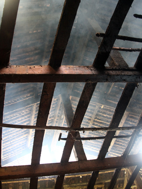 Các xà nhà tạo thành gác