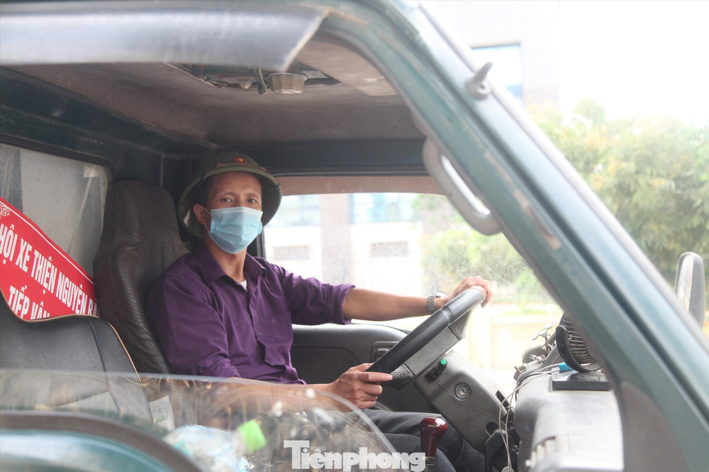 Anh Nguyễn Trọng Long trên đường đi tiếp nhận hàng hóa hỗ trợ tỉnh Bắc Giang chống dịch Anh Nguyễn Trọng Long trên đường đi tiếp nhận hàng hóa hỗ trợ tỉnh Bắc Giang chống dịch