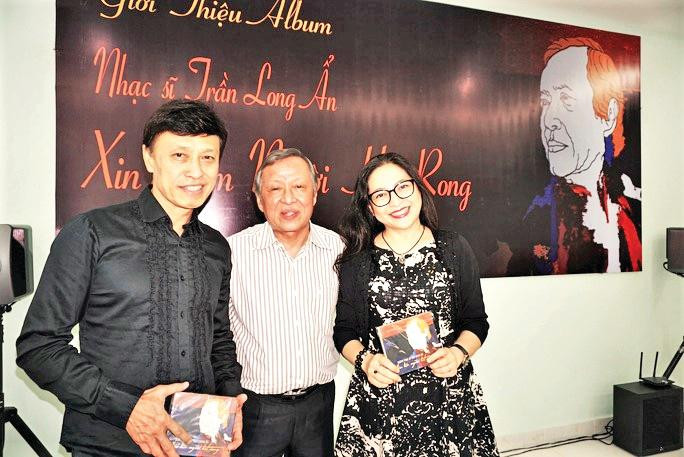 Nhạc sĩ Trần Long Ẩn và các nghệ sĩ. Ảnh: Tư liệu Nhạc sĩ Trần Long Ẩn và các nghệ sĩ. Ảnh: Tư liệu