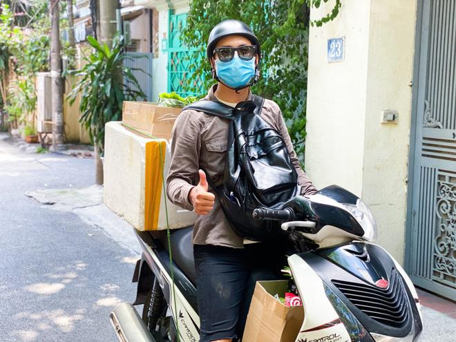 CEO Trần Sỹ Sơn tham gia đội ngũ đưa hàng CEO Trần Sỹ Sơn tham gia đội ngũ đưa hàng