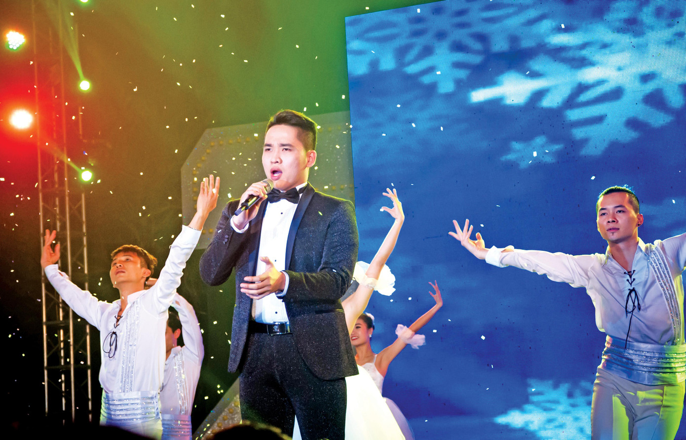 Ninh Đức Hoàng Long ghi nhiều dấu ấn trên sân khấu nhạc kịch opera ở châu Âu. Ảnh: NVCC Ninh Đức Hoàng Long ghi nhiều dấu ấn trên sân khấu nhạc kịch opera ở châu Âu. Ảnh: NVCC