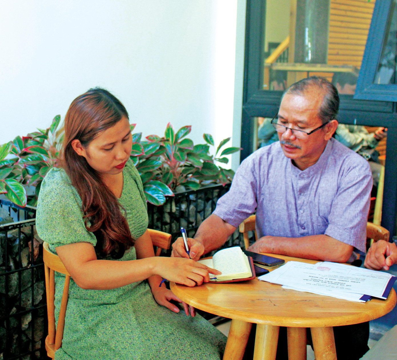 Họa sĩ Y Nhi hướng dẫn cách vẽ một bức tranh sơn dầu