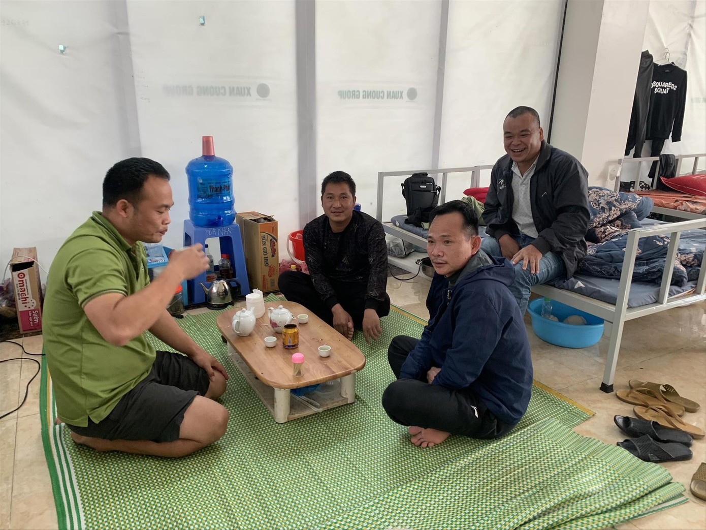 Cảnh sinh hoạt của Đội lái xe chuyên trách tại khu lưu trú tại cửa khẩu Hữu Nghị. Ảnh: Duy Chiến