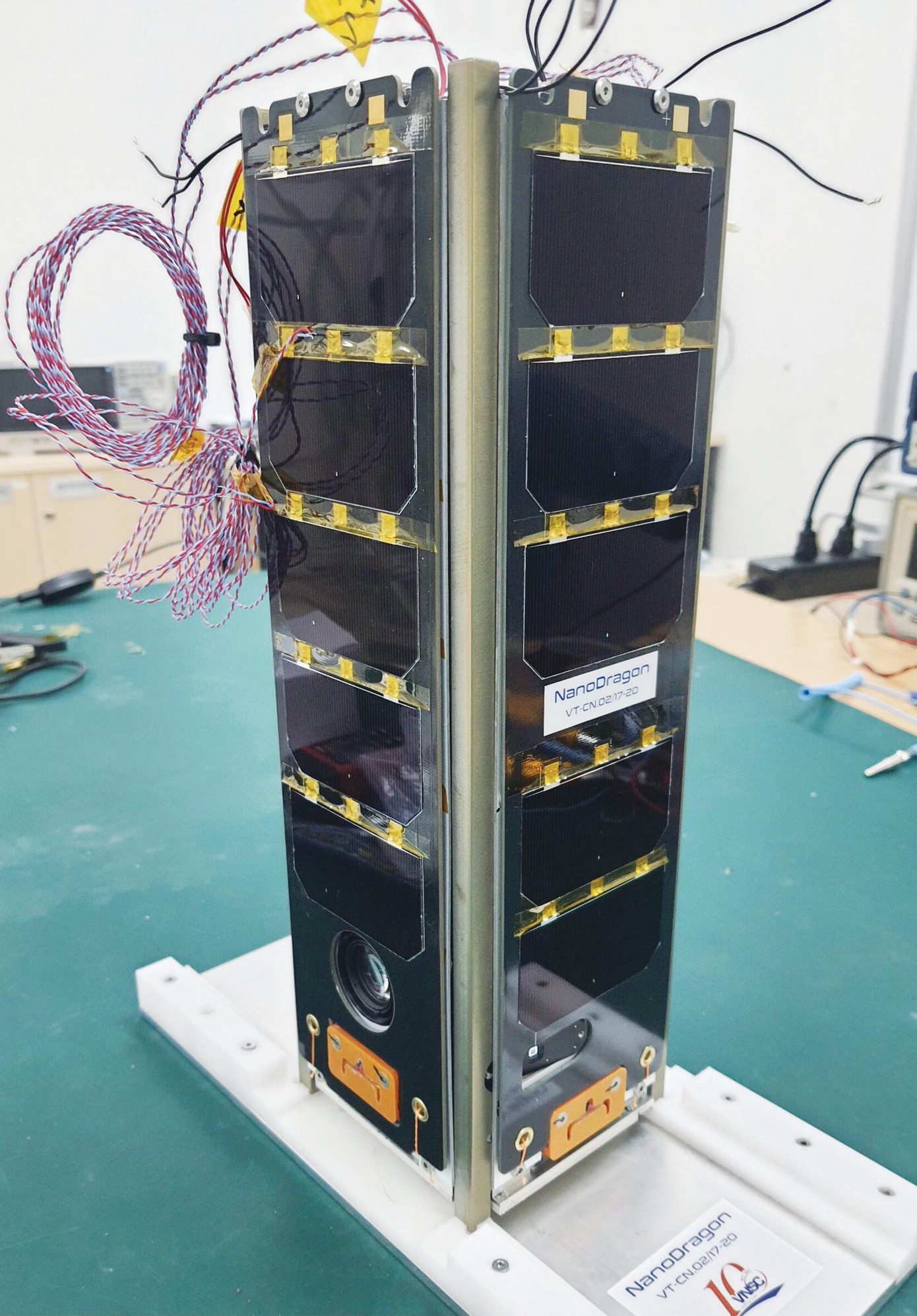 Vệ tinh NanoDragon đã trải qua quá trình thử nghiệm nghiêm ngặt tại Nhật Bản, chờ ngày phóng lên vũ trụ. Ảnh: VNSC cung cấp Vệ tinh NanoDragon đã trải qua quá trình thử nghiệm nghiêm ngặt tại Nhật Bản, chờ ngày phóng lên vũ trụ. Ảnh: VNSC cung cấp
