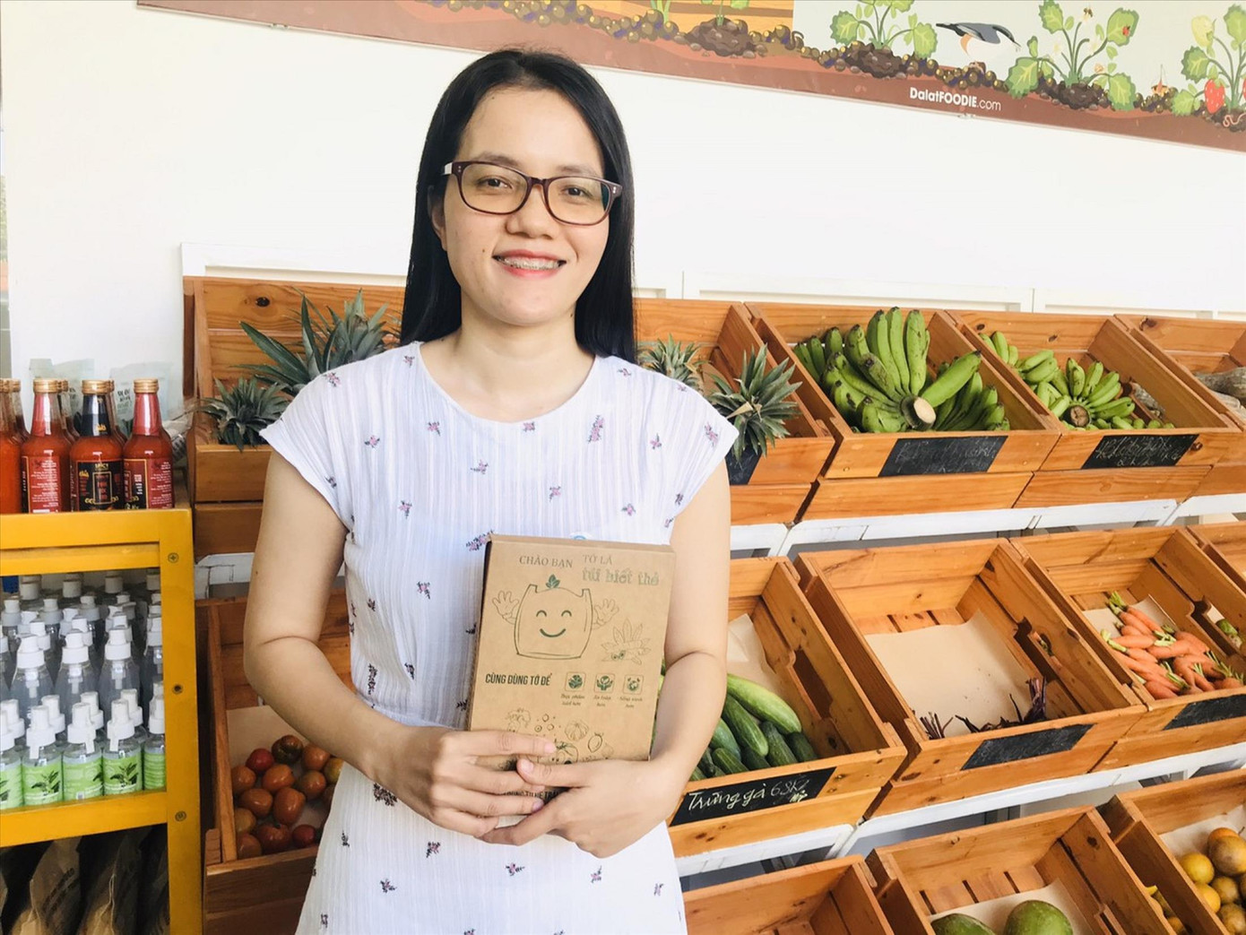 Diễm My và đứa con tinh thần “túi biết thở”. Ảnh: PV