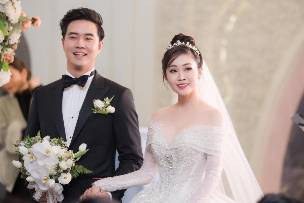 Ngoài đời, Thùy Linh hơn Đức Hiếu 5 tuổi Ngoài đời, Thùy Linh hơn Đức Hiếu 5 tuổi