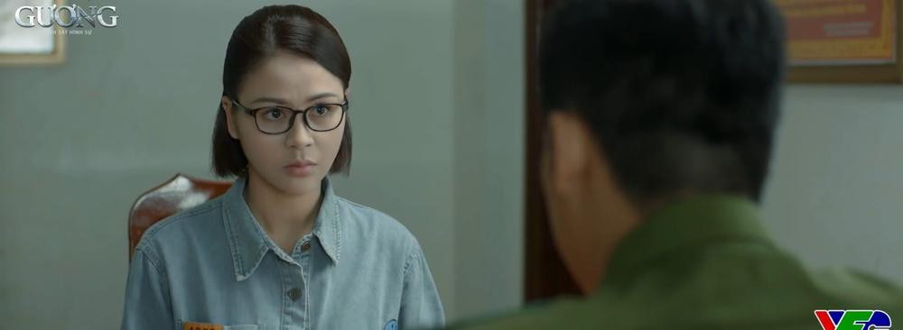 Hoa cũng thầm yêu Tùng nhưng không dám thừa nhận tình cảm này. Hoa cũng thầm yêu Tùng nhưng không dám thừa nhận tình cảm này.