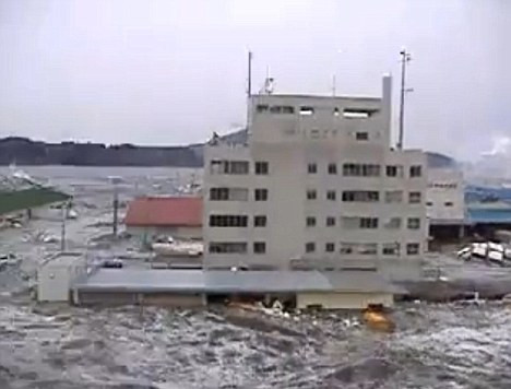 Chỉ chưa đầy một phút, bãi đỗ xe đã bị 