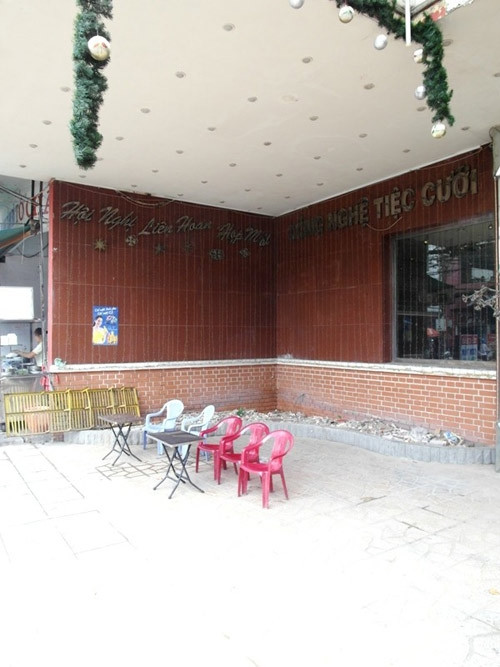 Không khí trầm buồn trái ngược với sự náo nhiệt, vui vẻ trước đây. Không khí trầm buồn trái ngược với sự náo nhiệt, vui vẻ trước đây