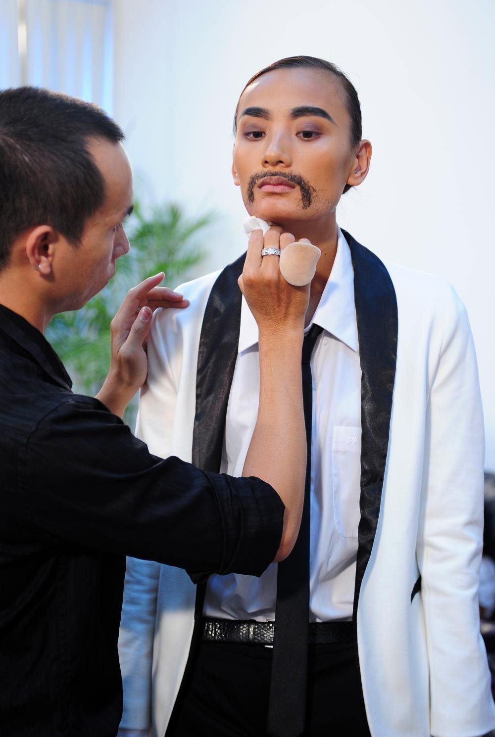 Lê Thị Thúy hóa trang thành nam nhi