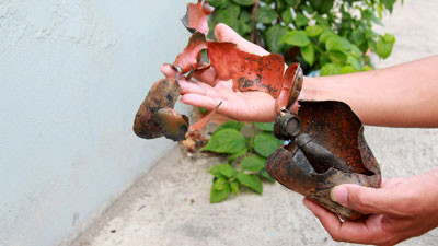 Mảnh đạn được thu gom sau vụ nổ