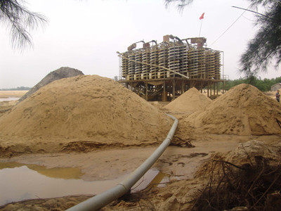 Bình Định, nơi tổ chức khai thác titan lớn nhất nước, được chọn là địa phương đầu tiên thực hiện thí điểm minh bạch các nguồn thu từ khai khoáng. Ảnh: QD