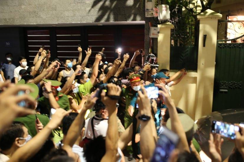 Khám xét nhà riêng, nơi làm việc của Chủ tịch Hà Nội Nguyễn Đức Chung ảnh 1