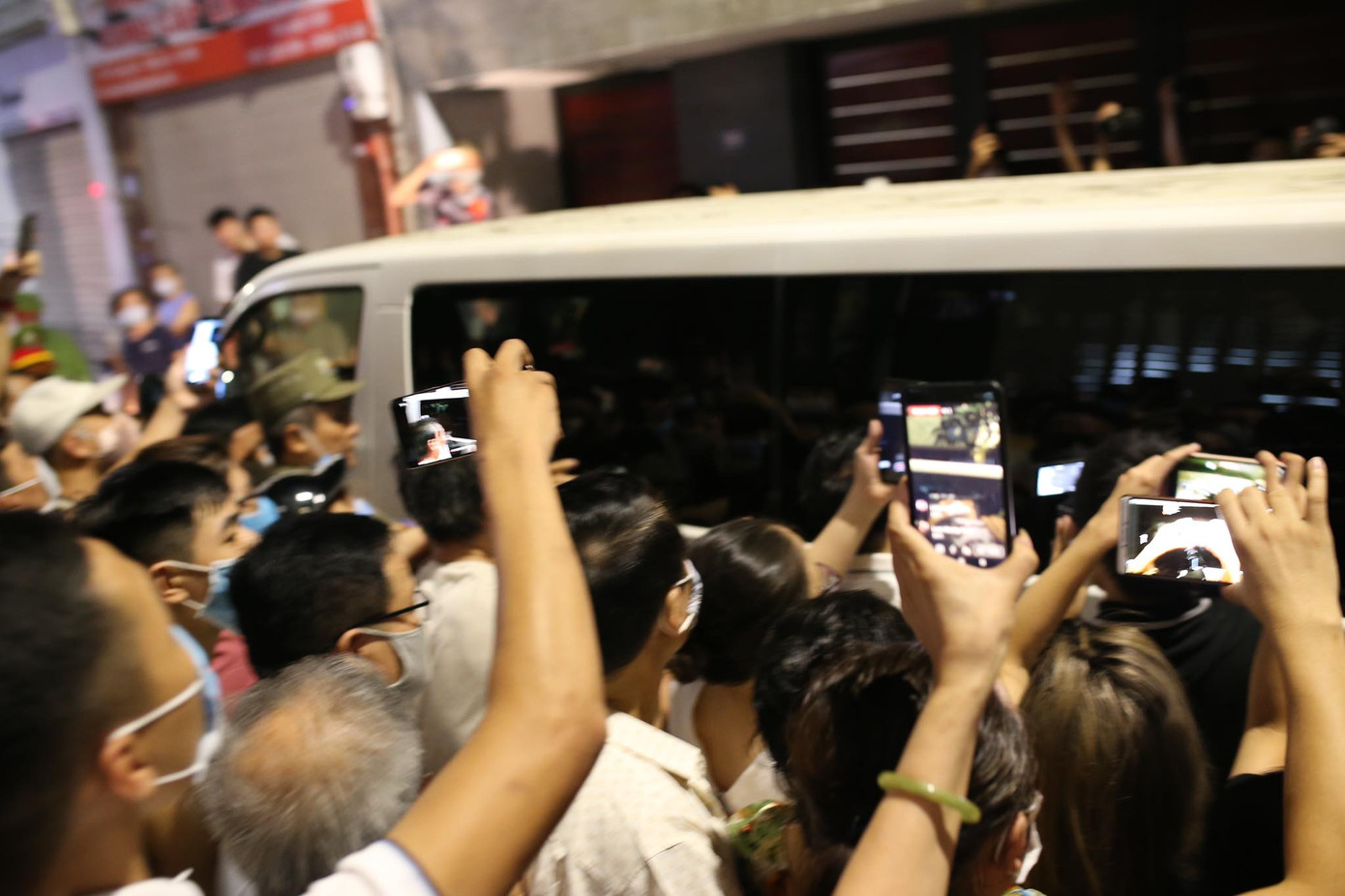 Khám xét nhà riêng, nơi làm việc của Chủ tịch Hà Nội Nguyễn Đức Chung ảnh 4