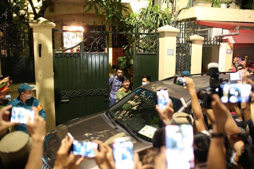 Khám xét nhà riêng, nơi làm việc của Chủ tịch Hà Nội Nguyễn Đức Chung ảnh 3