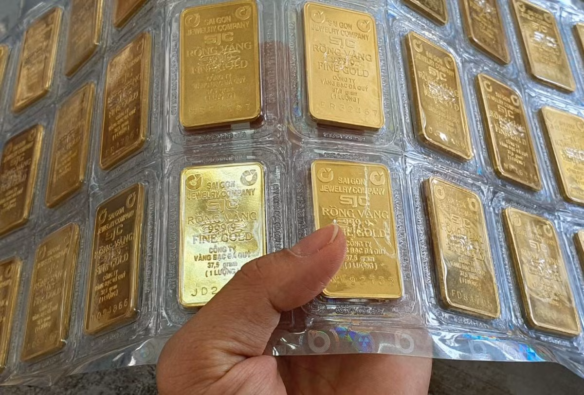 Vàng trong nước giảm về mốc 67 triệu đồng/lượng. Vàng trong nước giảm về mốc 67 triệu đồng/lượng.