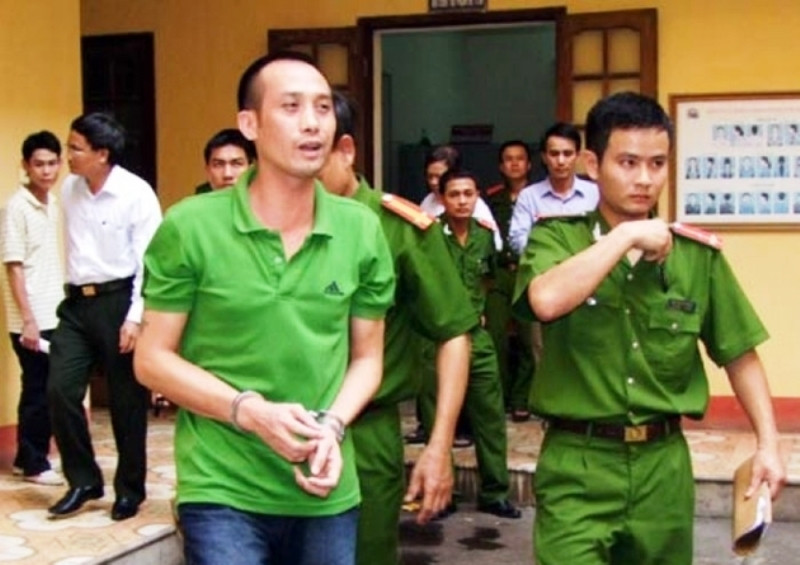 Tuấn "thần đèn" từng bị bắt nhiều lần. Tuấn "thần đèn" từng bị bắt nhiều lần.