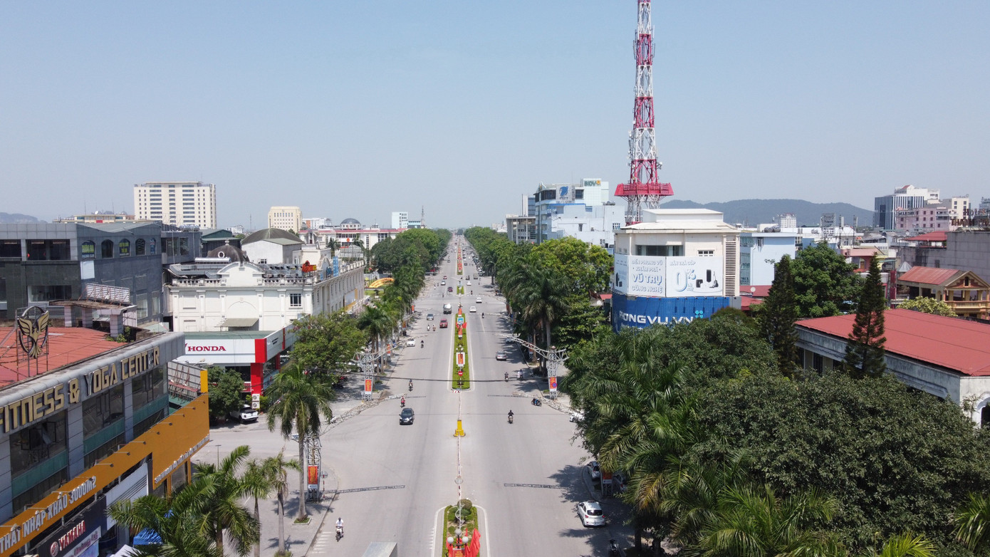Đại lộ Lê Lợi (TP Thanh Hoá) tuyến đường trung tâm TP Thanh Hoá, tập trung nhiều cơ quan hành chính, đơn vị, trung tâm thương mại.