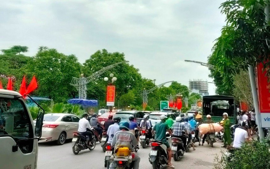 Lực lượng công an xuất hiện tại nhà riêng (trên 2 tuyến phố lớn tại TP Thanh Hoá) của 2 "trùm giang hồ" nổi tiếng tại Thanh Hoá là "Tuấn thần đèn" và "Mạnh gỗ".