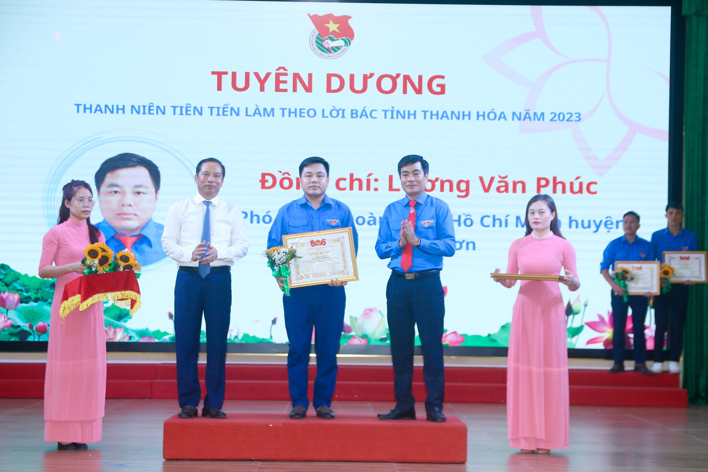 Trong những năm vừa qua, Ban Thường vụ Tỉnh Đoàn đã triển khai nhiều giải pháp hiệu quả, thiết thực để hỗ trợ thanh niên khởi nghiệp, lập nghiệp như tổ chức các chương trình, tập huấn về khởi nghiệp; kết nối các mô hình làm kinh tế, các dự án kinh doanh của thanh niên tới cộng đồng doanh nghiệp… Tại sự kiện này, các đại biểu chia sẻ về quá trình khởi nghiệp, những thất bại, thành công, nỗ lực vươn lên, qua đó góp phần truyền cảm hứng cho những thanh niên đang có ý tưởng khởi nghiệp thời gian tới.