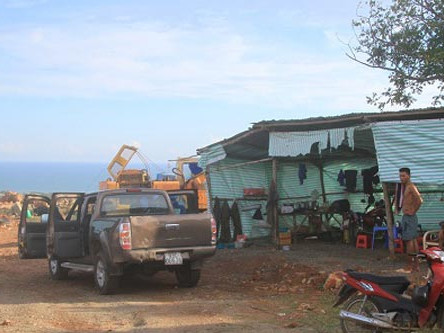 Trên núi Tàu hiện chỉ có 3 công nhân chỉ làm nhiệm vụ trông giữ đồ