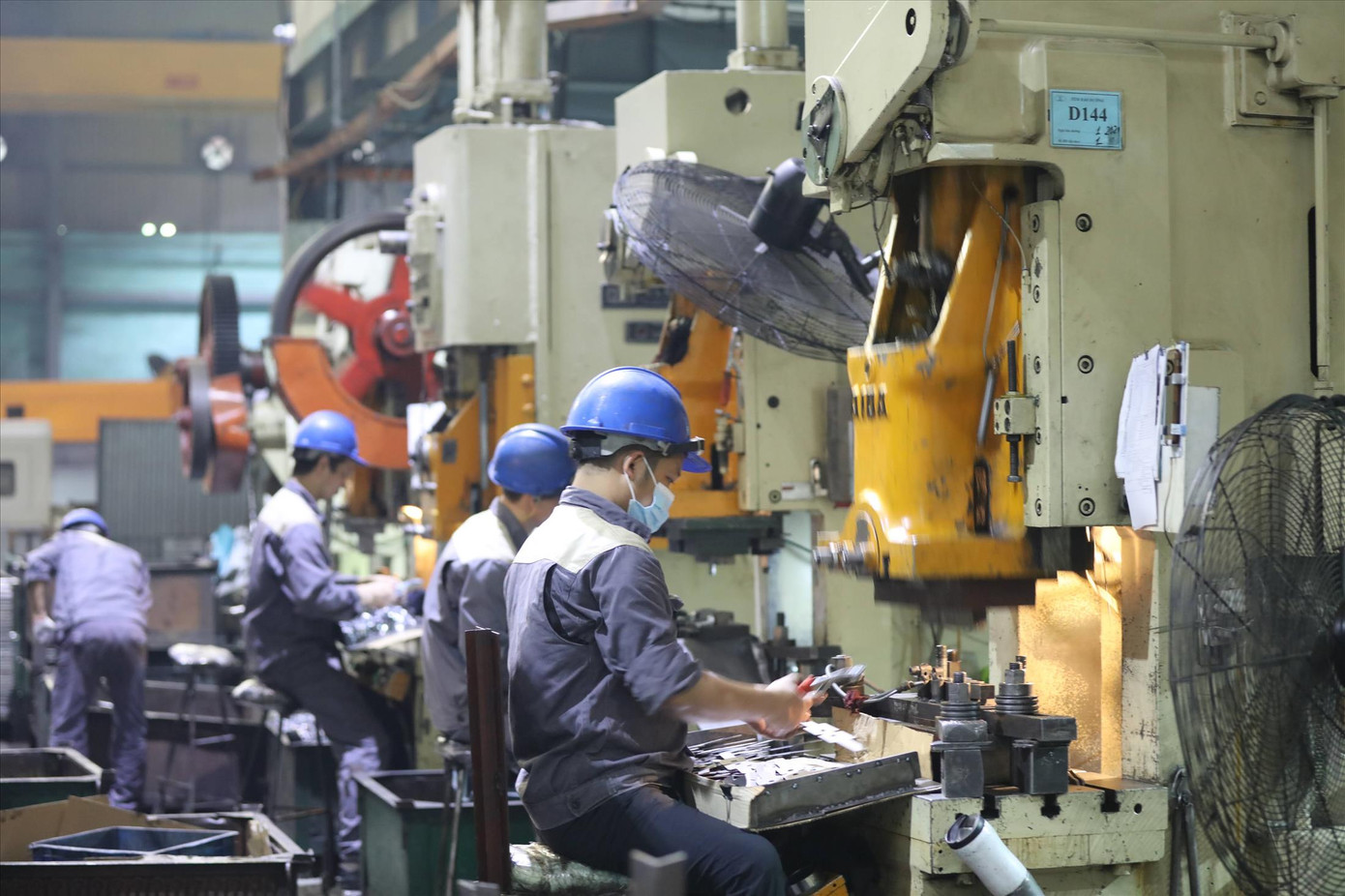 Đến nay, Việt Nam mới có khoảng 900 nghìn doanh nghiệp đang hoạt động (số liệu Tổng cục thuế) Đến nay, Việt Nam mới có khoảng 900 nghìn doanh nghiệp đang hoạt động (số liệu Tổng cục thuế)