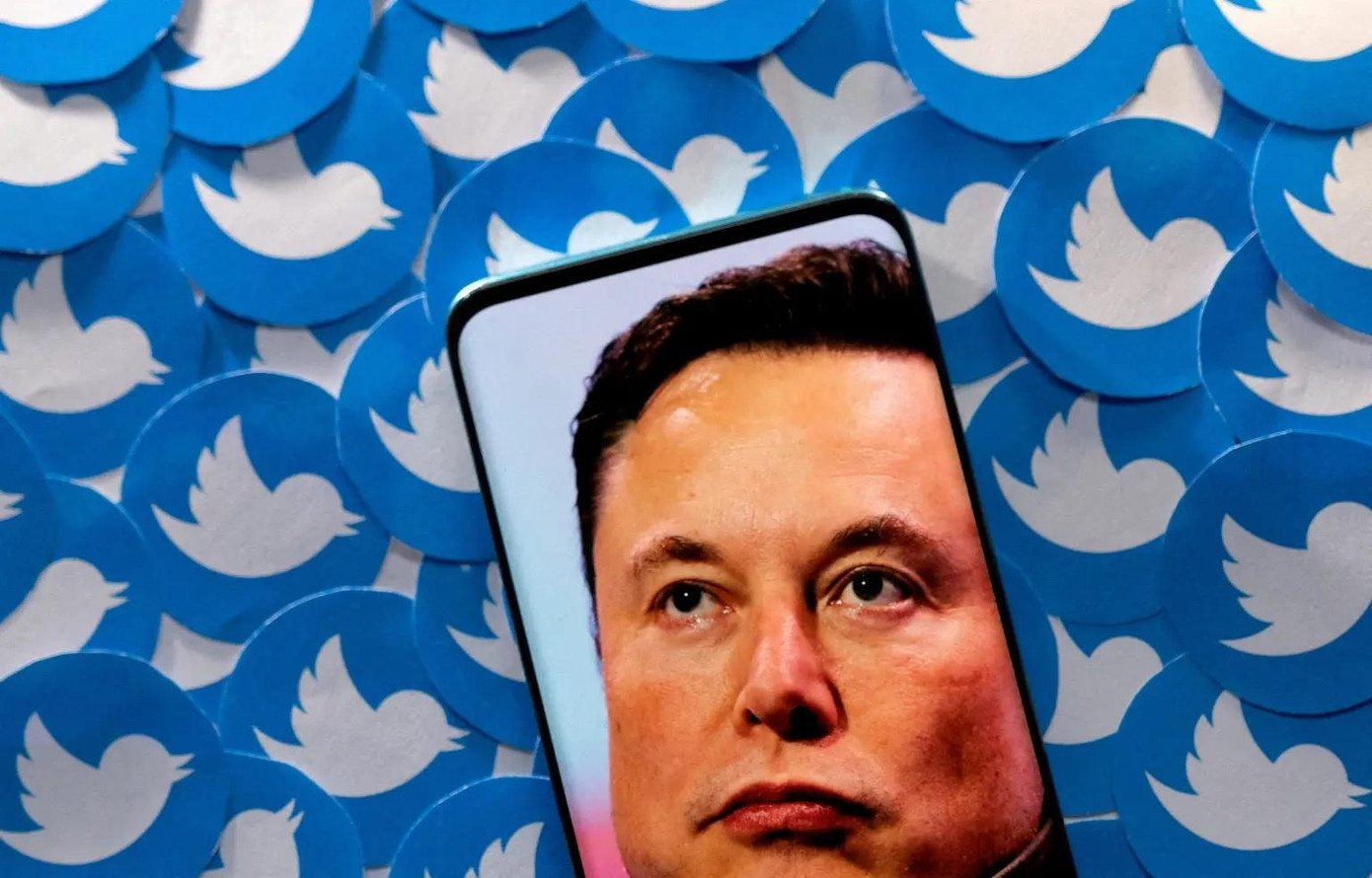 Twitter thuộc sở hữu của tỷ phú Elon Musk dường như bắt đầu đình chỉ tài khoản của một số nhà báo vào đêm 15/12. Twitter thuộc sở hữu của tỷ phú Elon Musk dường như bắt đầu đình chỉ tài khoản của một số nhà báo vào đêm 15/12.