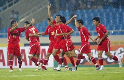 Dù không được tiếp đón nồng hậu nhưng đội bóng áo đỏ đã không ngán ngại người Thái? Ảnh: Hải Anh