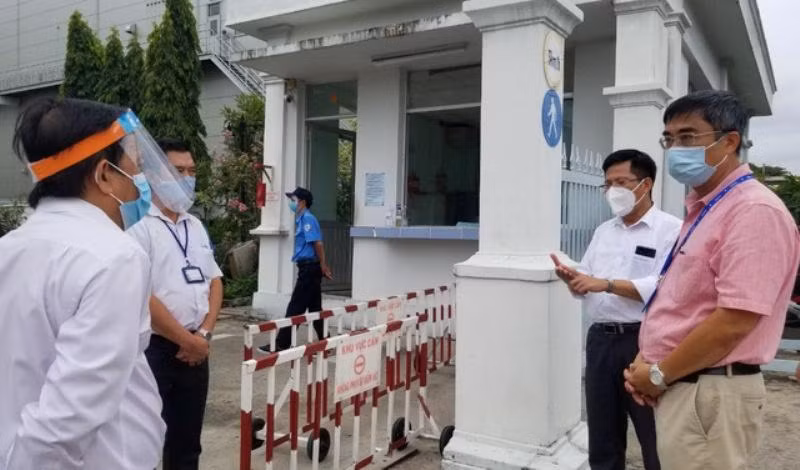 Chuyên gia Bộ Y tế kiểm tra công tác phòng chống dịch tại Khu chế xuất Tân Thuận Chuyên gia Bộ Y tế kiểm tra công tác phòng chống dịch tại Khu chế xuất Tân Thuận