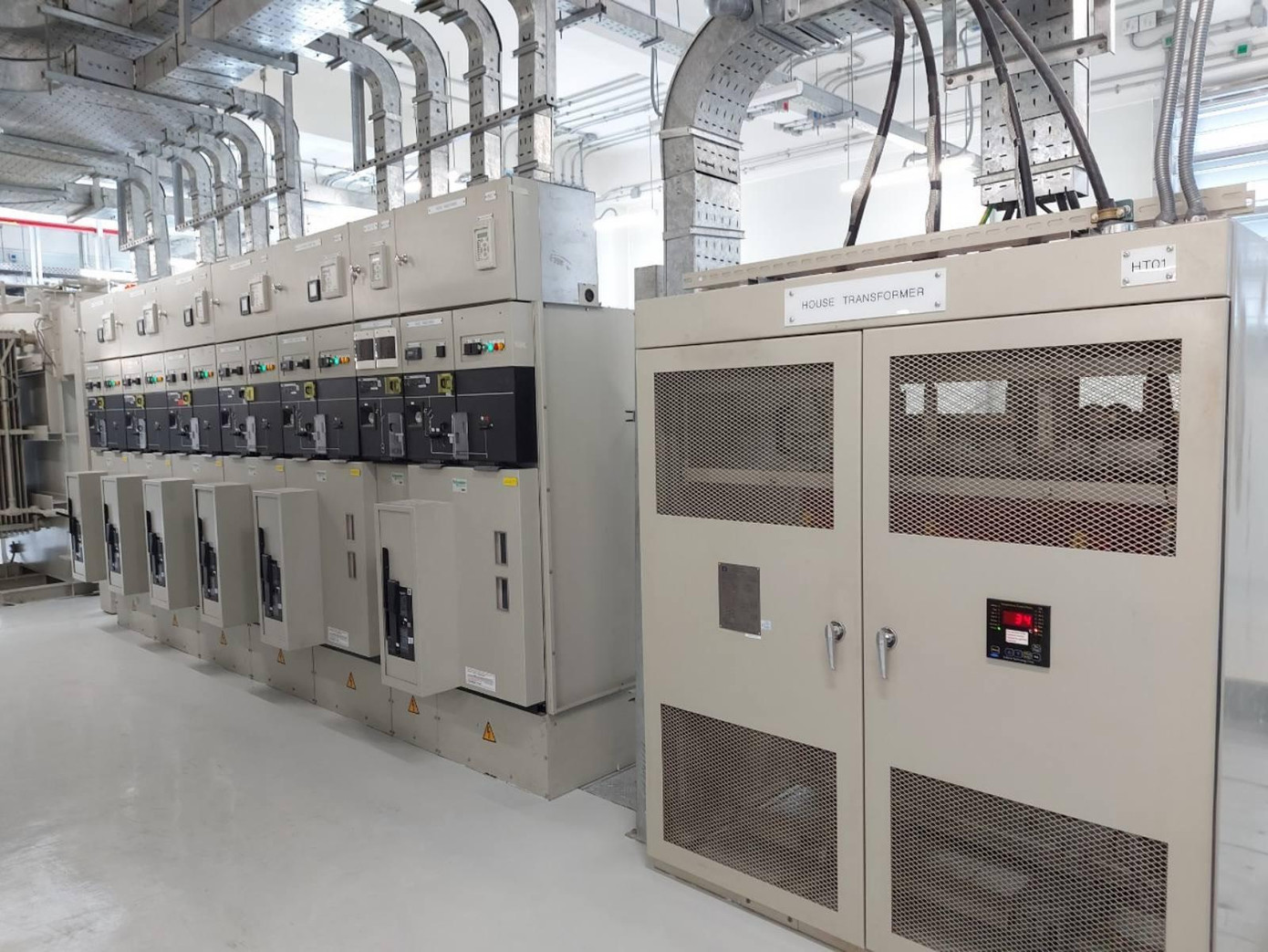 Hệ thống điện phục vụ cho việc vận hành tàu metro đã được lắp đặt. Ảnh: MAUR Hệ thống điện phục vụ cho việc vận hành tàu metro đã được lắp đặt. Ảnh: MAUR