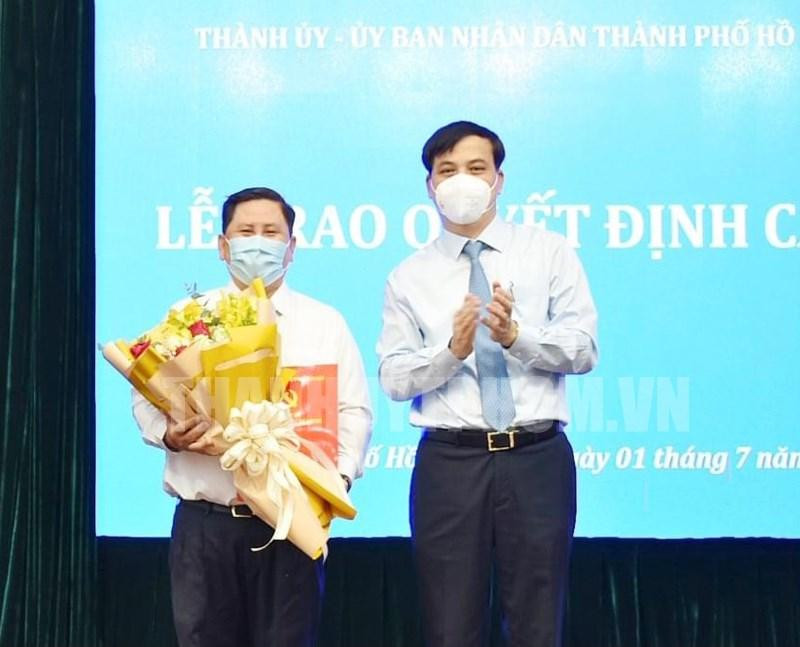 Ông Huỳnh Văn Tâm (trái). Ảnh: Thành ủy TPHCM Ông Huỳnh Văn Tâm (trái). Ảnh: Thành ủy TPHCM