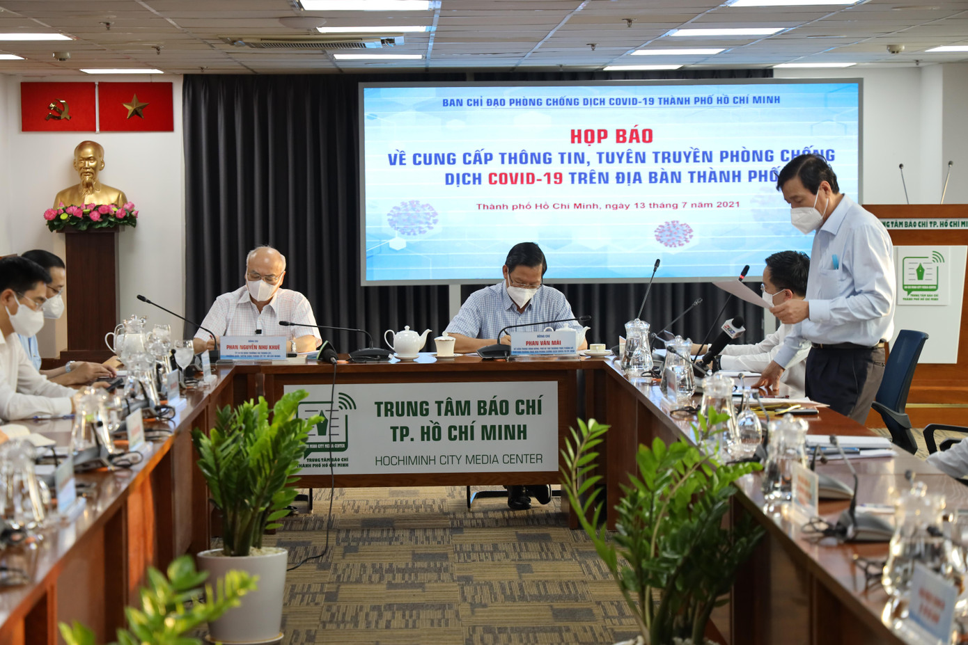 Phó Bí thư thường trực Thành ủy Phan Văn Mãi và Trưởng Ban Tuyên giáo Thành ủy Phan Nguyễn Như Khuê chủ trì họp báo Phó Bí thư thường trực Thành ủy Phan Văn Mãi và Trưởng Ban Tuyên giáo Thành ủy Phan Nguyễn Như Khuê chủ trì họp báo