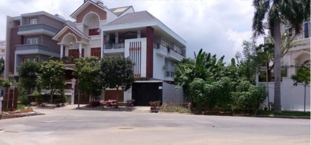 Khu đất từng thuộc sở hữu của đại gia LIên Khui Thìn hiện nay có giá hàng trăm triệu đồng mỗi mét vuong. Khu đất từng thuộc sở hữu của đại gia LIên Khui Thìn hiện nay có giá hàng trăm triệu đồng mỗi mét vuong.