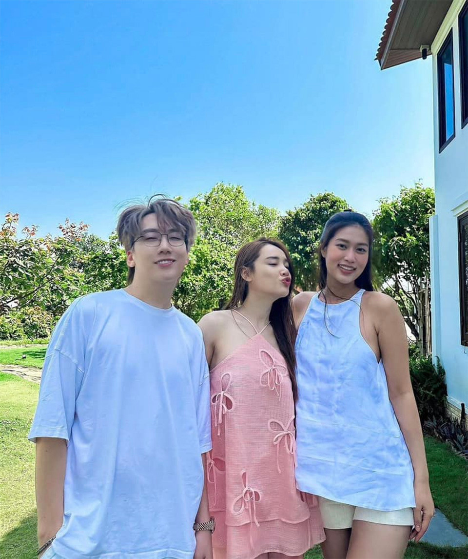 Thiên Ân và Phát La được "ông mai bà mối" Trường Giang - Nhã Phương liên tục se duyên. Thiên Ân và Phát La được "ông mai bà mối" Trường Giang - Nhã Phương liên tục se duyên.