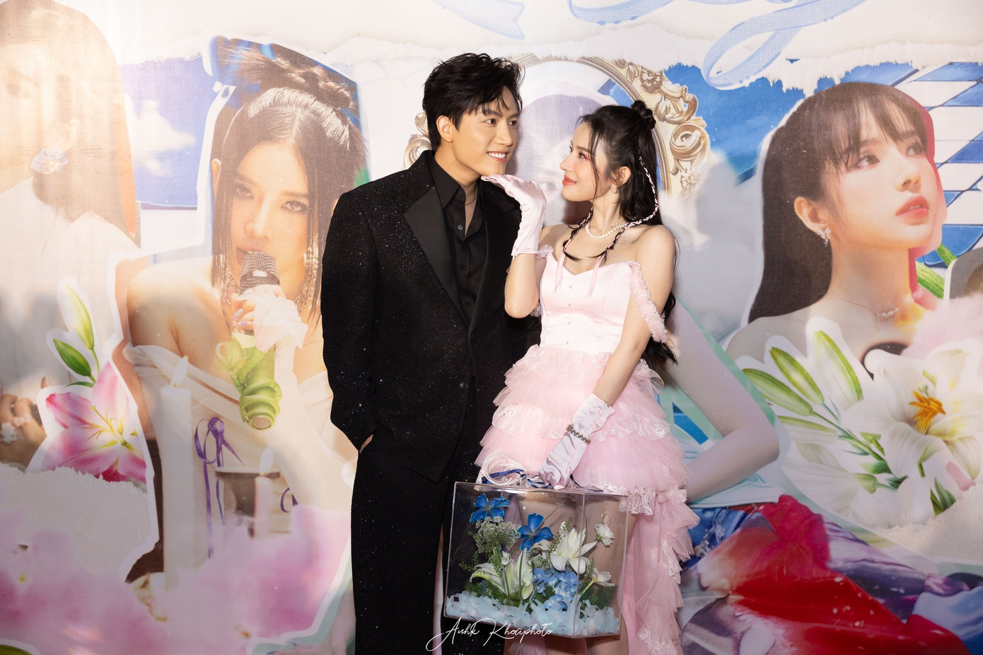 Anh Tú và LyLy luôn xuất hiện tình tứ, ngọt ngào trong tất cả các sự kiện. Anh Tú và LyLy luôn xuất hiện tình tứ, ngọt ngào trong tất cả các sự kiện.