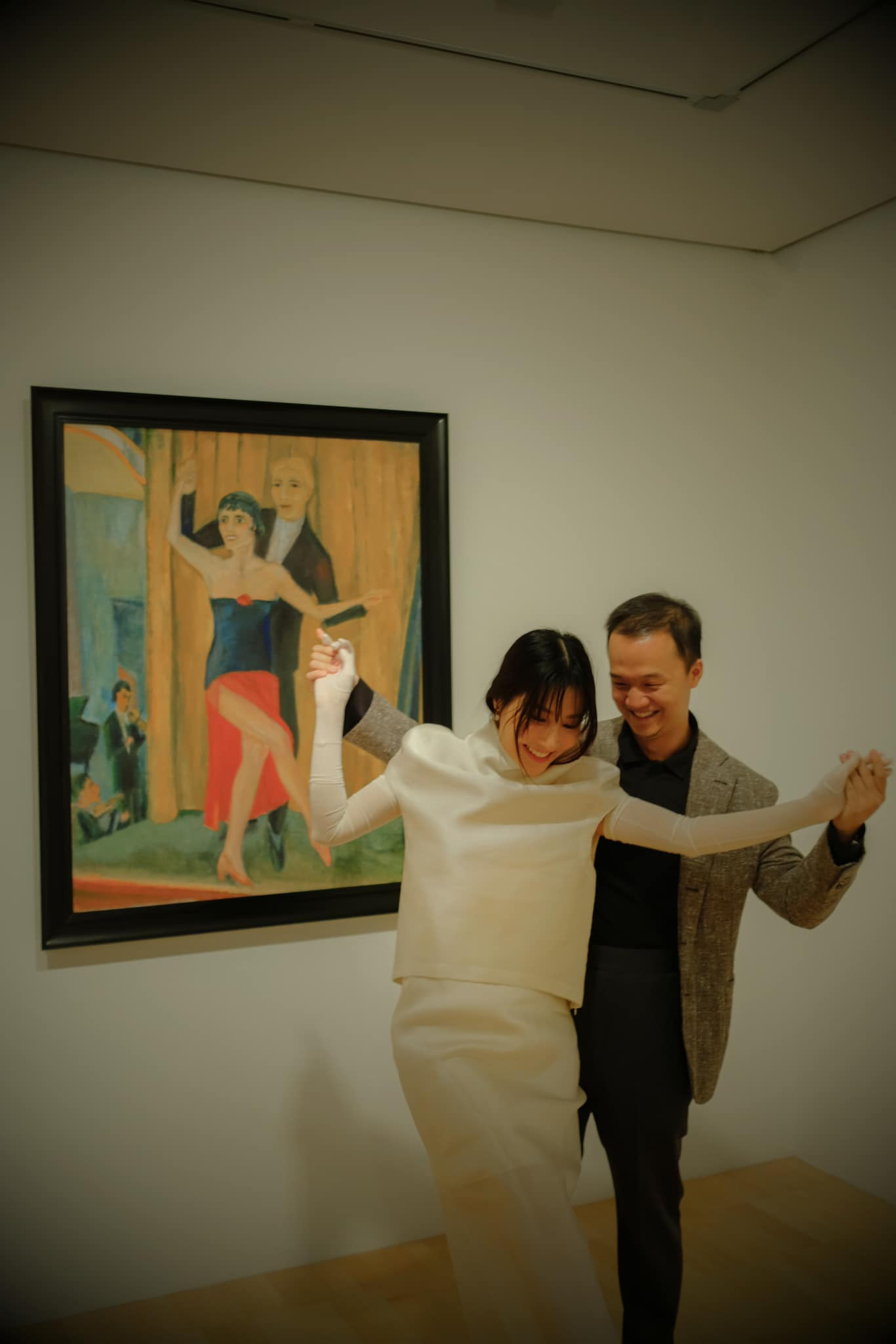 Chuyện tình yêu lãng mạn của cặp đôi được netizen ví như "ngôn tình ngoài đời thực". Chuyện tình yêu lãng mạn của cặp đôi được netizen ví như "ngôn tình ngoài đời thực".