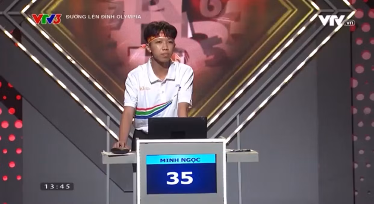 Minh Ngọc không giấu được sự nuối tiếc của mình khi liên tục để mất điểm. Minh Ngọc không giấu được sự nuối tiếc của mình khi liên tục để mất điểm.