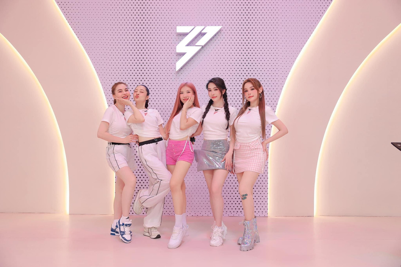 Đội Trang Pháp được netizen đánh giá là team đồng đều về giọng hát và khả năng trình diễn, việc Bảo Anh được đồn đoán rời khỏi chương trình sớm khiến nhiều khán giả tiếc nuối. Đội Trang Pháp được netizen đánh giá là team đồng đều về giọng hát và khả năng trình diễn, việc Bảo Anh được đồn đoán rời khỏi chương trình sớm khiến nhiều khán giả tiếc nuối.