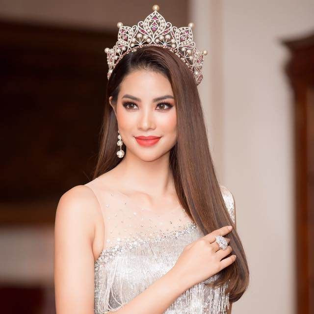 Hoa hậu Hoàn vũ Phạm Hương từng là giảng viên ngành Marketing thời trang. Hoa hậu Hoàn vũ Phạm Hương từng là giảng viên ngành Marketing thời trang.