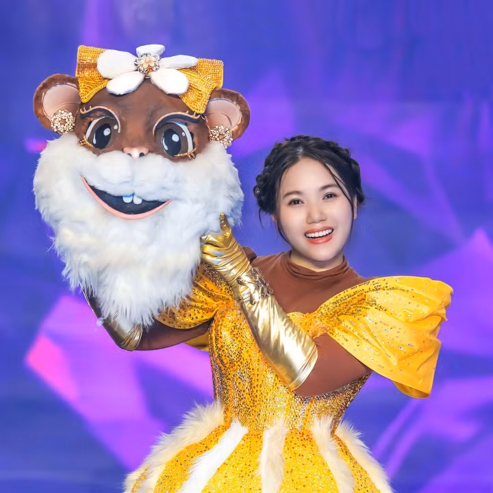 "Tí Nâu" Thùy Chi lộ diện tại Ca Sĩ Mặt Nạ.