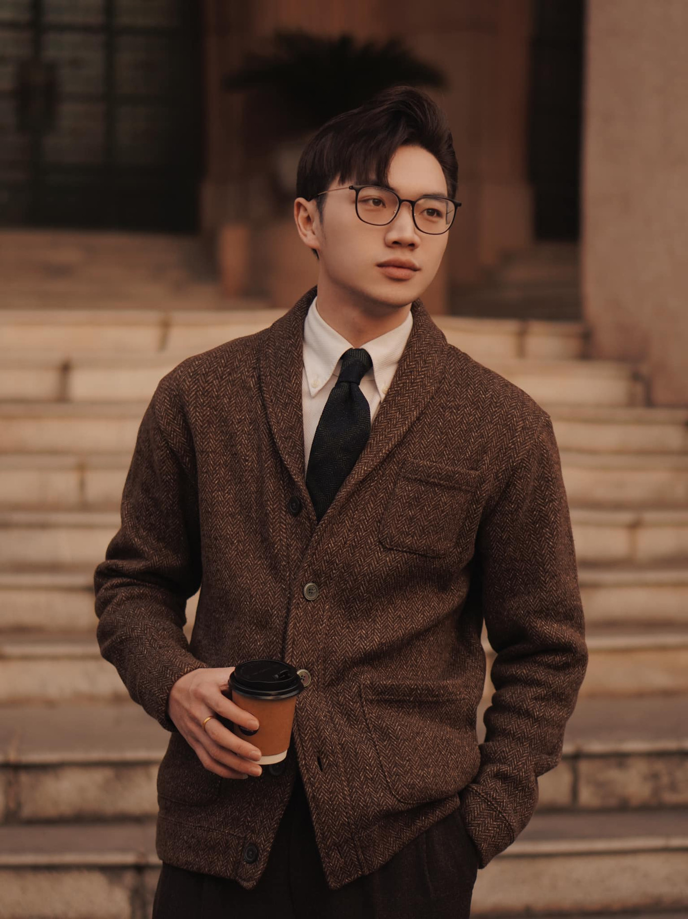 Chân dung chàng sinh viên "quấy đảo" MXH thời gian qua. Nguồn ảnh: FBNV