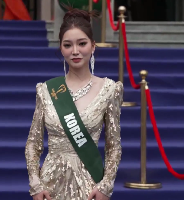 Vẻ đẹp thanh lịch, nhẹ nhàng của người đẹp 22 tuổi đến từ Hàn Quốc.