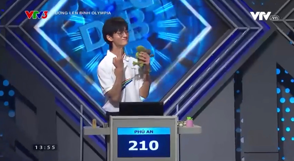 Phú An hạnh phúc khi trở thành người tiếp theo giành được vòng nguyệt quế. Phú An hạnh phúc khi trở thành người tiếp theo giành được vòng nguyệt quế.