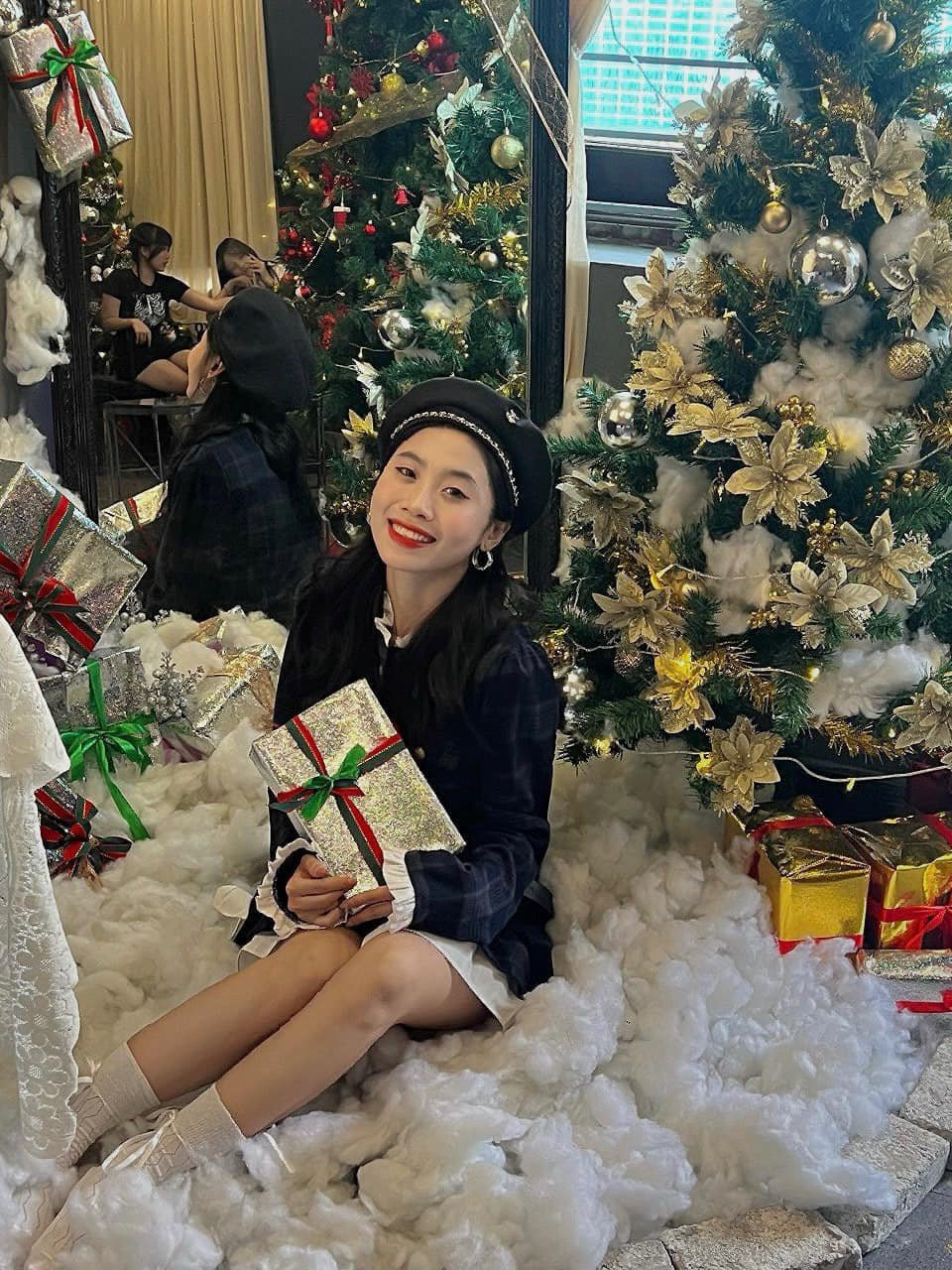 Chỉ cần ngồi xuống là có ngay 7749 kiểu ảnh đẹp. Ảnh: Thúy Nguyễn Chỉ cần ngồi xuống là có ngay 7749 kiểu ảnh đẹp. Ảnh: Thúy Nguyễn