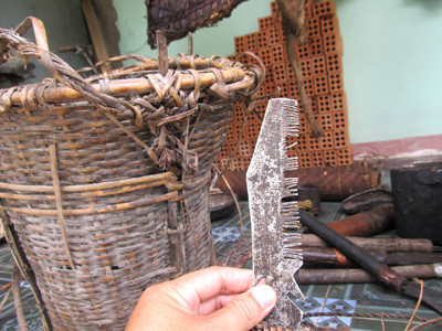 Chiếc lược làm bằng vỏ máy bay