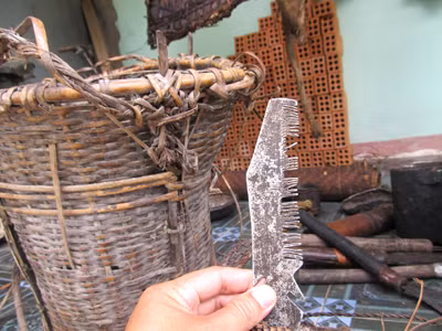 Chiếc lược làm bằng vỏ máy bay